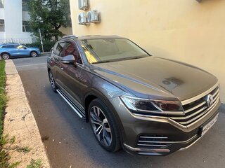 2019 Volkswagen Touareg III, серый, 4550000 рублей, вид 2