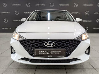 2022 Hyundai Solaris II Рестайлинг, белый, 1580000 рублей, вид 2