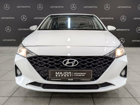 2022 Hyundai Solaris II Рестайлинг, белый, 1565000 рублей, вид 2