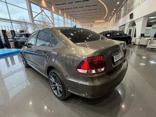 2016 Volkswagen Polo V Рестайлинг, коричневый, 1249000 рублей, вид 5