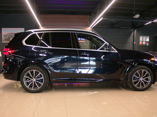 2024 BMW X5 40i IV (G05/G18) Рестайлинг, синий, 10899000 рублей, вид 4