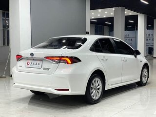 2022 Toyota Corolla XII (E210), белый, 1700000 рублей, вид 3