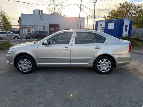2012 Skoda Octavia II (A5) Рестайлинг, серебристый, 808000 рублей - вид 3