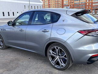 2021 Maserati Levante GT Hybrid I Рестайлинг, серый, 11350000 рублей, вид 3