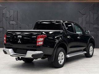 2018 Mitsubishi L200 V, чёрный, 1899000 рублей, вид 2