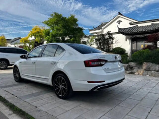 2018 Skoda Octavia III (A7) Рестайлинг, белый, 1119027 рублей, вид 4