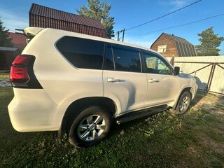2018 Toyota Land Cruiser Prado 150 Series Рестайлинг 2, белый, 4200000 рублей, вид 4