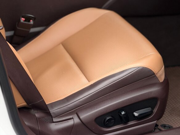 2021 Lexus ES 250 VII Рестайлинг, белый, 3490000 рублей - вид 17
