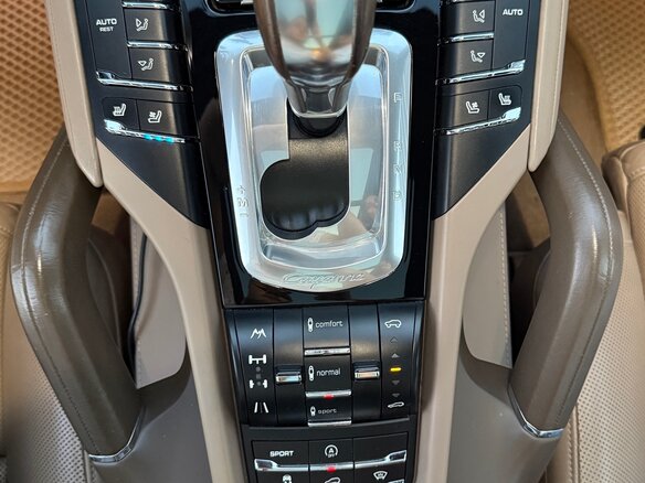 2011 Porsche Cayenne Diesel II (958), фиолетовый - вид 22