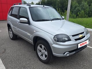 2016 Chevrolet Niva I Рестайлинг, серебристый, 730000 рублей, вид 3