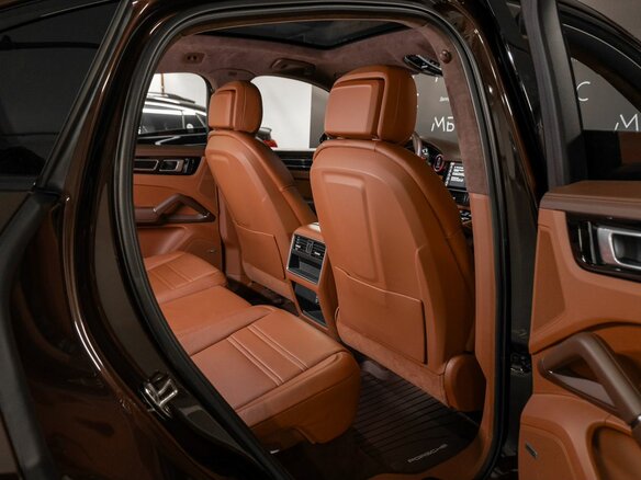 2020 Porsche Cayenne GTS Coupé III, коричневый, 12300000 рублей - вид 26