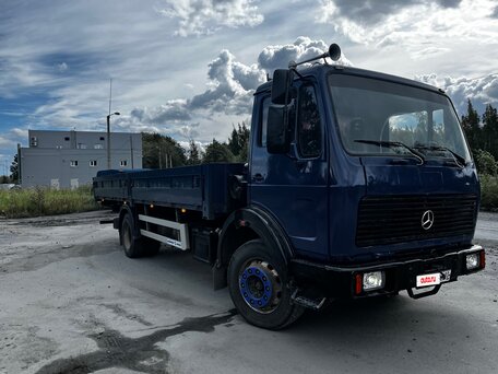 1983 Mercedes-Benz 1117, синий, 700000 рублей, вид 2