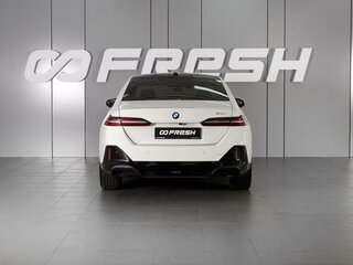 2024 BMW 5 серии 520i VIII (G60/G61/G68), белый, 7499000 рублей, вид 4