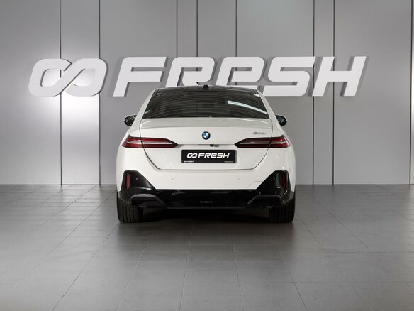 2024 BMW 5 серии 520i VIII (G60/G61/G68), белый, 7499000 рублей - вид 3