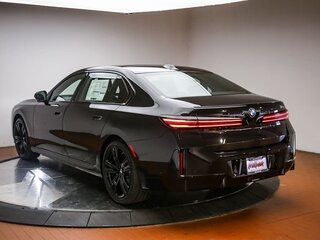 2026 BMW 7 серии 740 xDrive VII (G70) Рестайлинг, чёрный, 18800000 рублей, вид 5