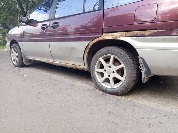 1995 Nissan Prairie Joy II (M11), красный, 150000 рублей - вид 2