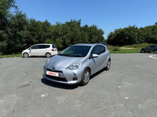 2014 Toyota Aqua I, серебристый, 700000 рублей, вид 1