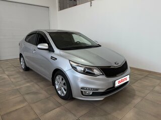 2016 Kia Rio III Рестайлинг, серебристый, 1100000 рублей, вид 3