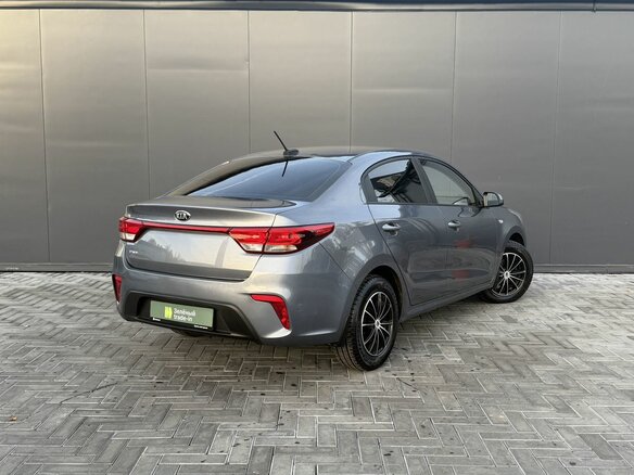 2018 Kia Rio IV, серый, 1120000 рублей - вид 1