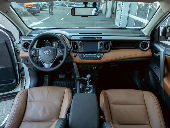2017 Toyota RAV4 IV (XA40) Рестайлинг, белый, 1995000 рублей - вид 17