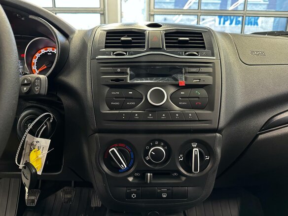 2026 Lada (ВАЗ) Granta Cross I Рестайлинг, белый, 1196000 рублей - вид 16