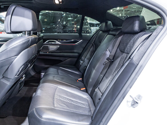 2021 BMW 7 серии 730d xDrive VI (G11/G12) Рестайлинг, белый, 5879700 рублей - вид 28