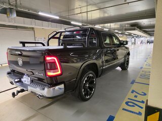 2018 Ram 1500 Crew Cab V, чёрный, 5700000 рублей, вид 2