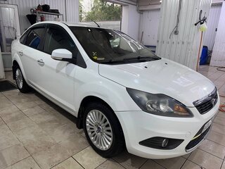2010 Ford Focus II Рестайлинг, белый, 500000 рублей, вид 3