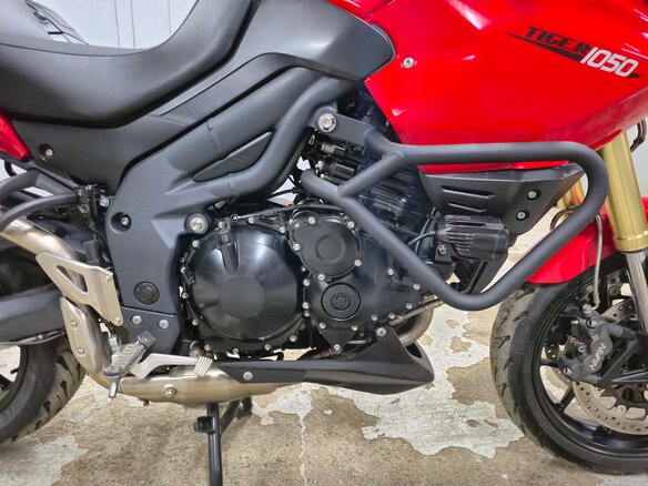 2012 Triumph Tiger 1050, красный - вид 11
