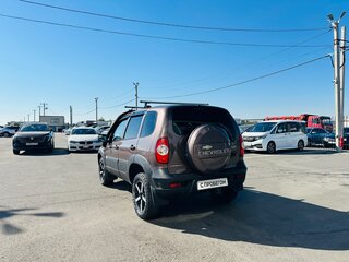 2017 Chevrolet Niva I Рестайлинг, коричневый, 819000 рублей, вид 4