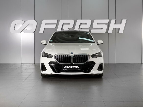 2024 BMW 5 серии 520i VIII (G60/G61/G68), белый, 7499000 рублей - вид 2