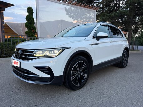 2021 Volkswagen Tiguan II Рестайлинг, белый, 3650000 рублей, вид 1