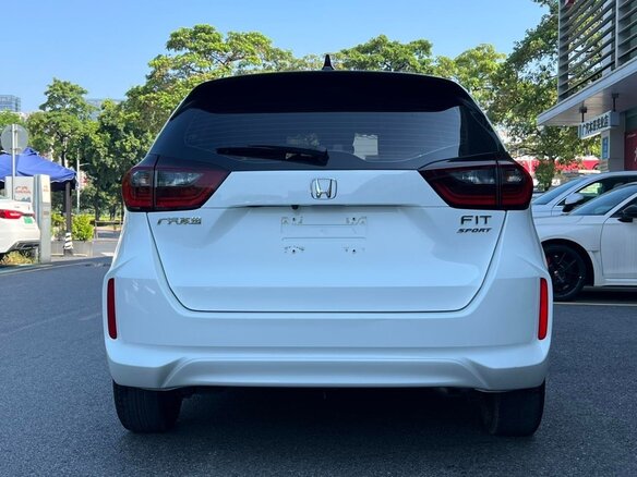 2023 Honda Fit IV Рестайлинг, белый, 1100000 рублей - вид 8