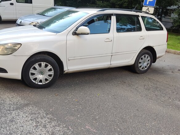 2012 Skoda Octavia II (A5) Рестайлинг, белый, 599999 рублей - вид 3
