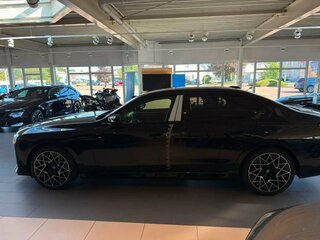 2026 BMW 7 серии 740 xDrive VII (G70) Рестайлинг, чёрный, 22900000 рублей, вид 3