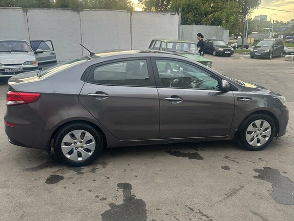 2016 Kia Rio III Рестайлинг, серый - вид 3