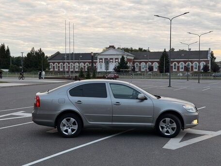 2011 Skoda Octavia II (A5) Рестайлинг, серый, 719000 рублей, вид 3