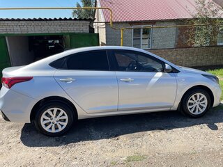 2019 Hyundai Solaris II, серебристый, 1350000 рублей, вид 3