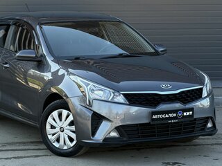 2021 Kia Rio IV Рестайлинг, серый, 1699000 рублей, вид 4