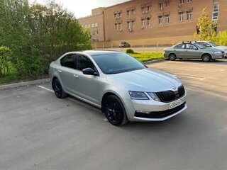 2018 Skoda Octavia III (A7) Рестайлинг, серебристый, 2000000 рублей, вид 1