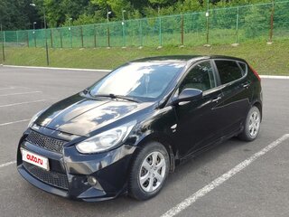 2013 Hyundai Solaris I, чёрный, 650000 рублей, вид 3
