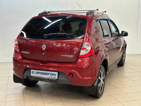 2011 Renault Sandero I, красный - вид 3