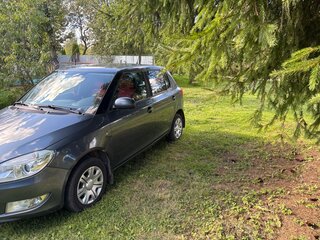 2011 Skoda Fabia II Рестайлинг, серый, 560000 рублей, вид 3