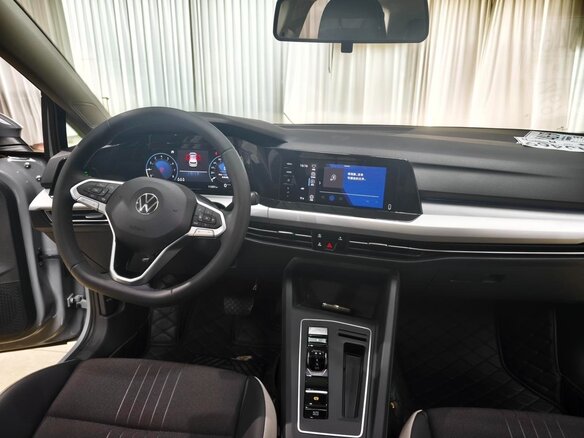 2023 Volkswagen Golf VIII, серый, 1790000 рублей - вид 8