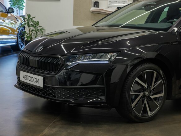 2025 Skoda Octavia IV (A8) Рестайлинг, чёрный - вид 11