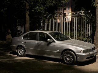 2001 BMW 5 серии 520i IV (E39) Рестайлинг, серебристый, 500000 рублей, вид 4