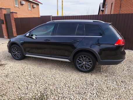 2017 Volkswagen Golf Alltrack VII, чёрный, 2100000 рублей, вид 4