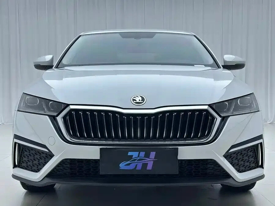 Открыть фотографии: Skoda Octavia IV (A8)