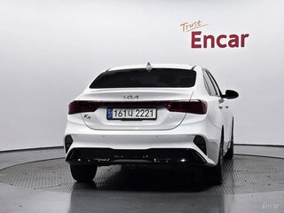 2023 Kia K3 II Рестайлинг, белый, 1600000 рублей, вид 4
