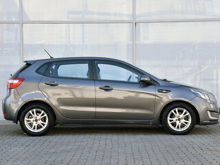 2014 Kia Rio 6-speed III, серый, 845000 рублей, вид 4